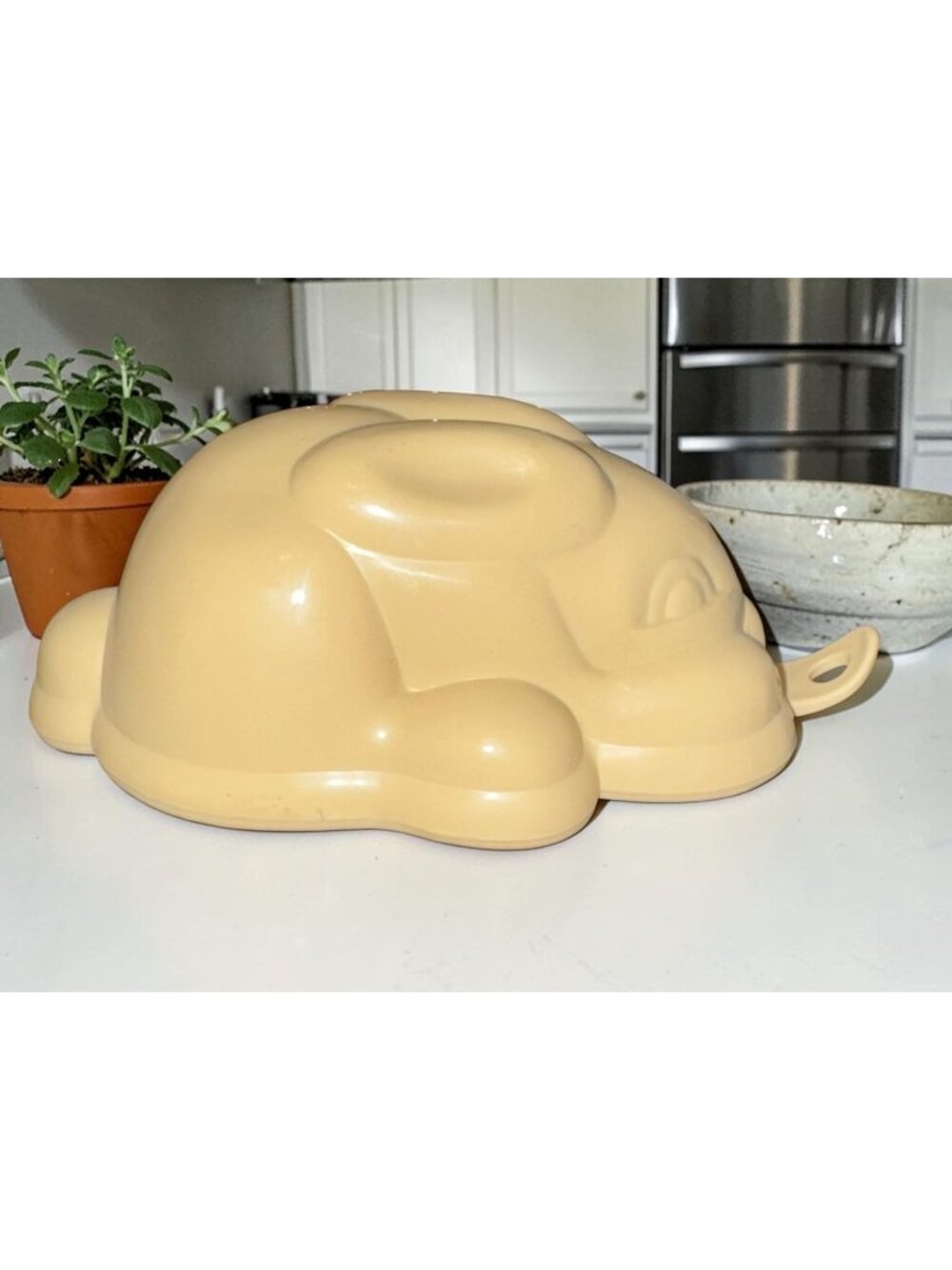 70s Vintage Style Retro Plastic Rabbit-Shaped Jello Mold